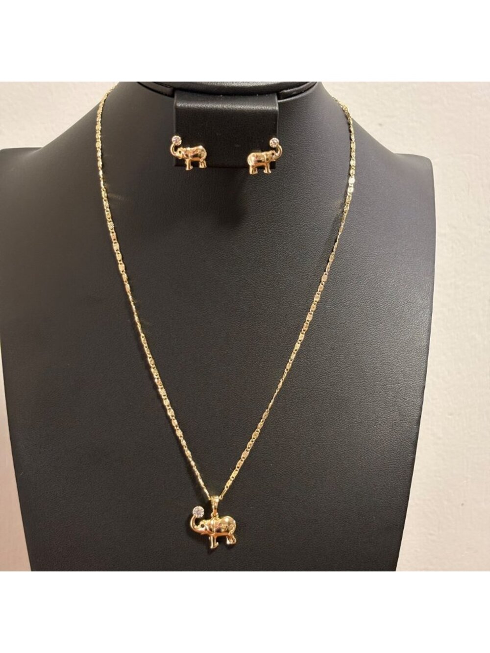 XP Gold Plated Elephant Pendant Necklace Stud Earrings Set Rhinestone Lightweigh